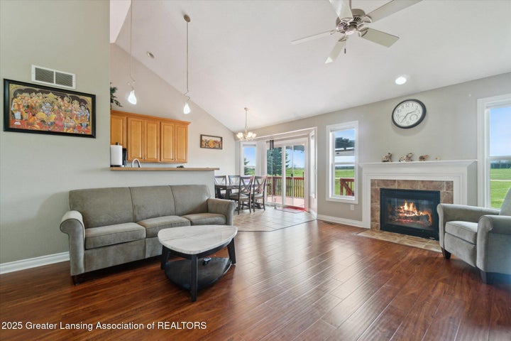 1853 Parakeet Lane